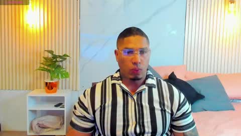 Snapshot of simeone_panda chatting on 02-02-25, 12:35 simeone_panda online show from 02-02-25, 12:35