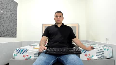 Snapshot of simonkeler chatting on 05-08-26, 02:00 SIMON KELER online show from 05-08-26, 02:00