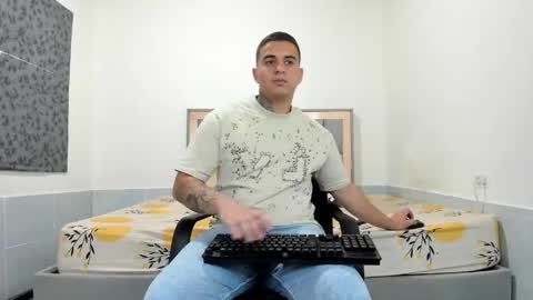 Snapshot of simonkeler chatting on 05-16-26, 12:18 SIMON KELER online show from 05-16-26, 12:18