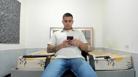 Snapshot of simonkeler chatting on 05-19-26, 02:23 SIMON KELER online show from 05-19-26, 02:23