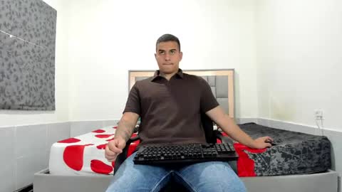 Snapshot of simonkeler chatting on 06-05-26, 03:18 SIMON KELER online show from 06-05-26, 03:18