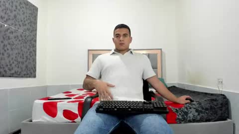 Snapshot of simonkeler chatting on 06-21-26, 04:59 SIMON KELER online show from 06-21-26, 04:59