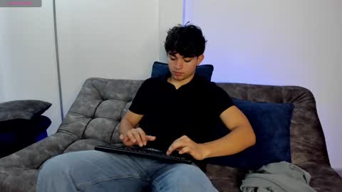  Simon  online show from 02-05-25, 01:44