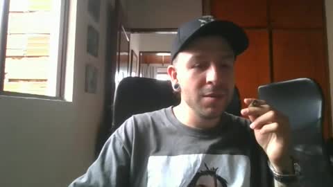 Snapshot of simonm777 chatting on 10-15-25, 09:04 simonm777 online show from 10-15-25, 09:04