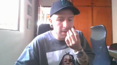 Snapshot of simonm777 chatting on 10-16-25, 06:42 simonm777 online show from 10-16-25, 06:42