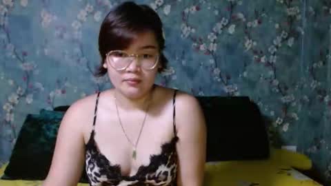 Snapshot of simply_niki chatting on 10-19-25, 07:20 zia online show from 10-19-25, 07:20