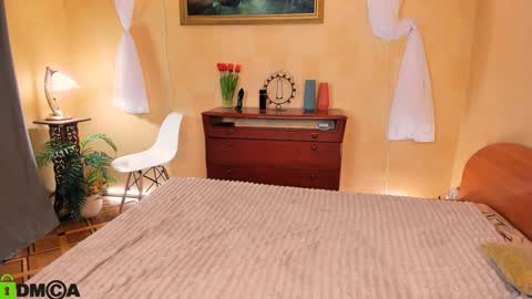 Sindy online show from 12-17-24, 02:33