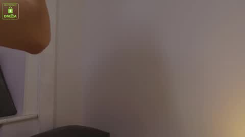 Snapshot of sinntouch chatting on 12-04-25, 03:43 MARK online show from 12-04-25, 03:43