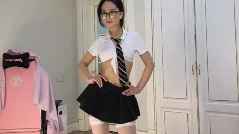 Ellie online show from 05-17-26, 03:41