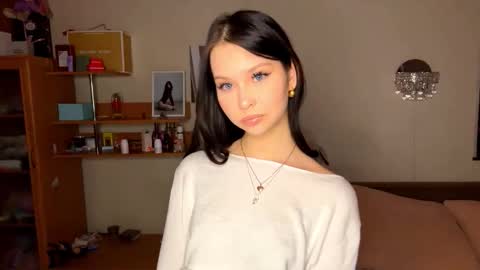 Emma online show from 11-24-25, 12:38