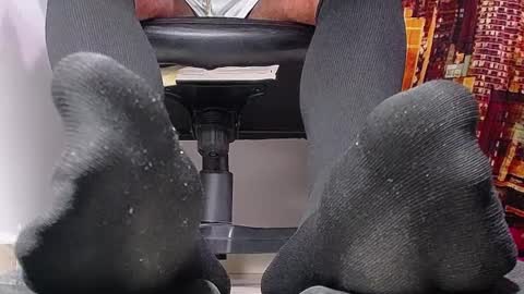 only foot                         worshipers here online show from 03-06-25, 09:42