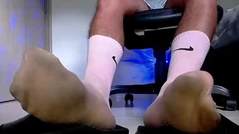 only foot                         worshipers here online show from 09-19-25, 08:42