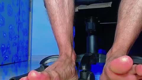 only foot                         worshipers here online show from 10-22-25, 02:45