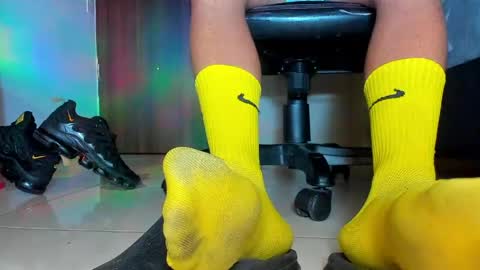 only foot                         worshipers here online show from 04-22-26, 12:57