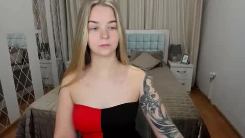 SirenaBloom online show from 11-17-25, 05:35