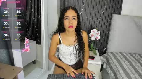 Snapshot of sisi_rosex chatting on 02-17-25, 12:27 Shopia online show from 02-17-25, 12:27