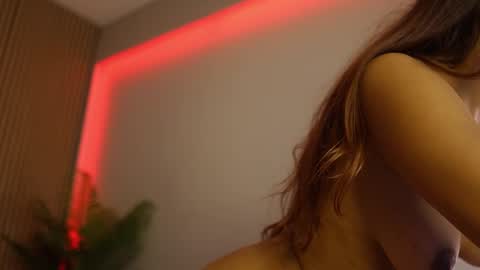 Snapshot of sisi_von_dee chatting on 11-12-25, 08:52 Dee online show from 11-12-25, 08:52