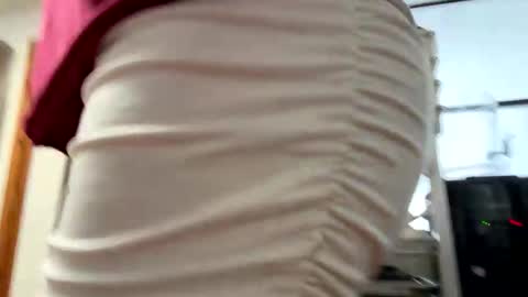 Snapshot of sissymiles chatting on 06-07-26, 01:21 SissyMiles online show from 06-07-26, 01:21