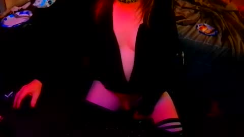red online show from 09-28-25, 01:33