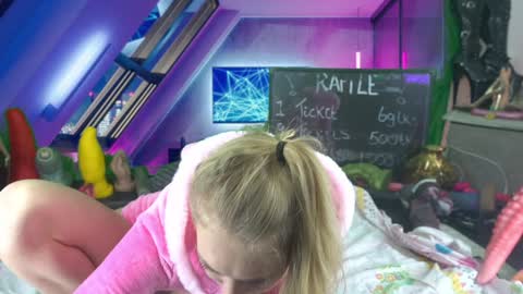 Elise online show from 01-09-25, 02:29