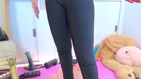 Elise online show from 03-21-26, 01:16