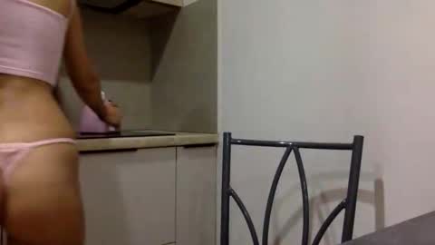 Snapshot of sixdimension chatting on 10-31-25, 10:49 Aya S online show from 10-31-25, 10:49