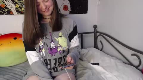 sk8t3rgurl online show from 11-09-25, 04:00