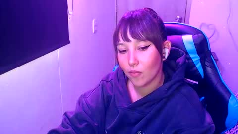 Snapshot of skarlet_adams chatting on 05-25-26, 09:32 Alice online show from 05-25-26, 09:32