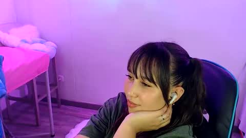 Snapshot of skarlet_adams chatting on 06-11-26, 02:11 Alice online show from 06-11-26, 02:11