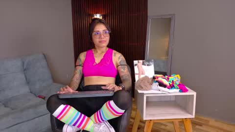 skarlet_petit online show from 02-01-25, 09:19