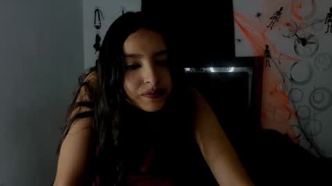 Snapshot of skarleth_and_lina chatting on 10-31-25, 11:55 Skarleth and Lina online show from 10-31-25, 11:55