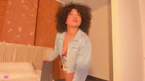 Snapshot of skarlethill chatting on 11-11-25, 03:34 Skarlethill online show from 11-11-25, 03:34