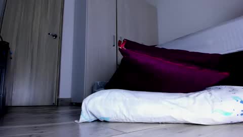 Snapshot of skarletsexy chatting on 10-20-25, 03:40 Skarlet online show from 10-20-25, 03:40