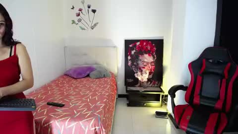 Snapshot of skarlett74 chatting on 06-18-26, 01:28 Scarlet online show from 06-18-26, 01:28