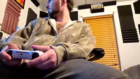 Snapshot of skimaskcouple89108 chatting on 02-19-26, 04:08 skimaskcouple89108 online show from 02-19-26, 04:08