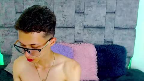 Snapshot of skinny_bigcock20 chatting on 02-25-25, 10:39 skinny_bigcock20 online show from 02-25-25, 10:39