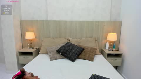 Emily Rojas online show from 10-31-25, 07:37