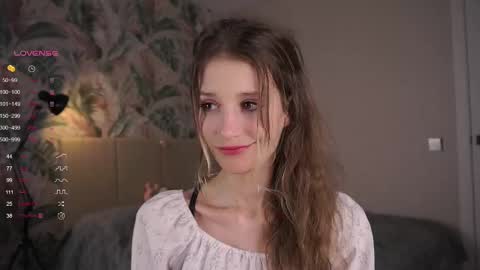 Snapshot of skinny_eve chatting on 03-06-25, 01:48 Emily online show from 03-06-25, 01:48