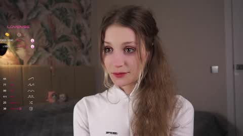 Snapshot of skinny_eve chatting on 03-08-25, 06:16 Emily online show from 03-08-25, 06:16