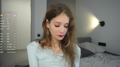 Snapshot of skinny_eve chatting on 10-17-25, 05:26 Emily online show from 10-17-25, 05:26