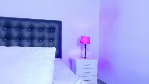skinny_hottie18 online show from 05-13-26, 11:29