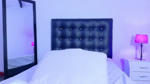 skinny_hottie18 online show from 05-14-26, 08:48