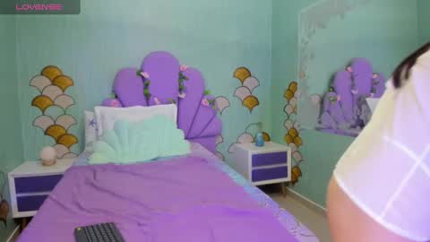 Snapshot of skinny_linda chatting on 01-24-25, 10:11   online show from 01-24-25, 10:11