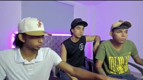 Snapshot of skinny_tatto01 chatting on 10-27-25, 08:24 skinny_tatto01 online show from 10-27-25, 08:24