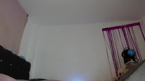 Snapshot of skinny_yizz chatting on 03-06-25, 06:26 Only Pvt online show from 03-06-25, 06:26