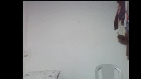 Snapshot of skinnybeauty1 chatting on 12-17-25, 10:05 Linda independent model online show from 12-17-25, 10:05