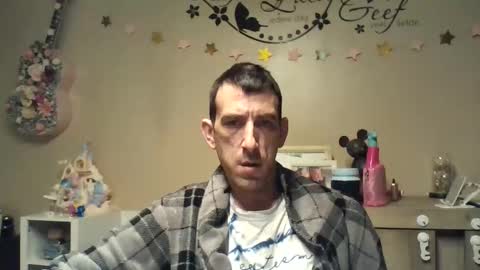Snapshot of skinnybigcock2 chatting on 03-21-26, 03:44 SkinnyBigCock2 online show from 03-21-26, 03:44