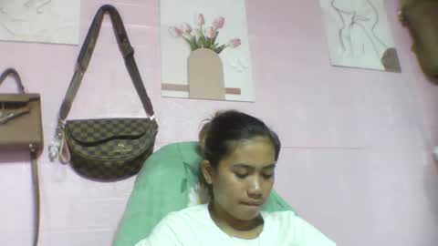 Snapshot of skinnybodyme24 chatting on 11-17-25, 01:33 skinnybodyme24 online show from 11-17-25, 01:33