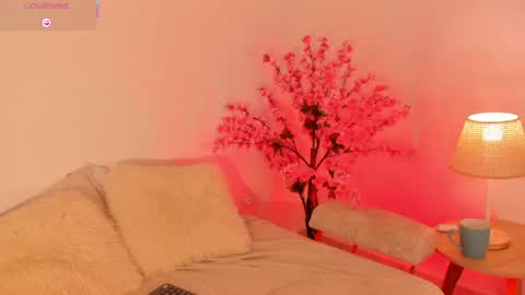 Snapshot of skinnydoll_1 chatting on 04-30-26, 11:09 Mila online show from 04-30-26, 11:09