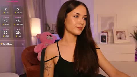 Snapshot of skinnyellie chatting on 06-22-26, 09:12 Ellie online show from 06-22-26, 09:12